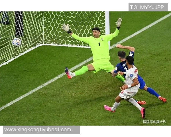 麦克法兰谈红牌事件强调球队纪律性与文化无关并鼓励球员坚持到底